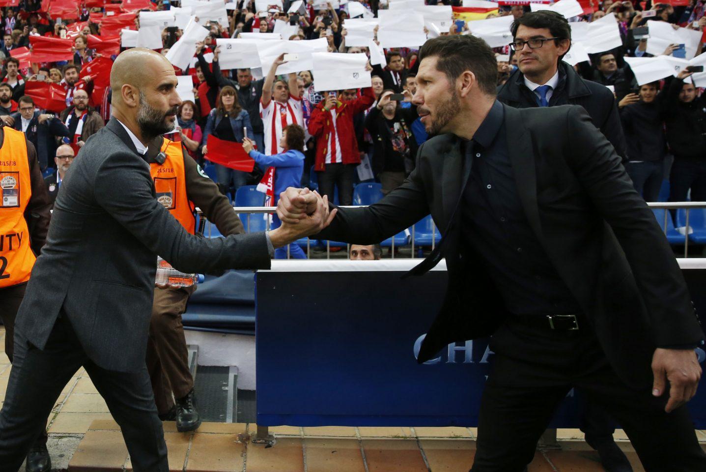 Football Soccer - Atletico Madrid v Bayern Munich - UEFA Champions League Semi Final First Leg - Vicente Calderon Stadium - 27/4/16 Bayern Munich coach Josep Guardiola shakes hands with Atletico Madrid coach Diego Simeone before the match Reuters / Sergio Perez Livepic EDITORIAL USE ONLY.