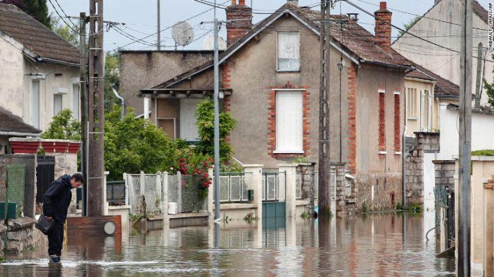 160603092140-02-france-flood-0603-exlarge-169