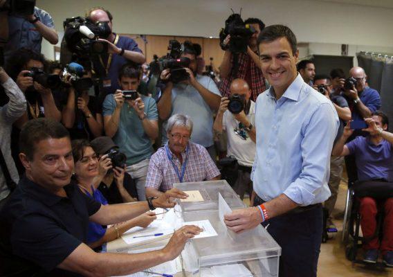 epa05391622 Secretary-General and presidential candidate of Spanish Socialist Worker's Party (PSOE), Pedro Sanchez (R), casts his vote during the general elections at a polling station in Madrid, Spain, 26 June 2016. More than 36 million Spaniards go to the polls today for the second time, to vote in general elections after no party had the 176 seats required to form a government in the first vote held on 20 December 2015. EPA/JUAN CARLOS HIDALGO