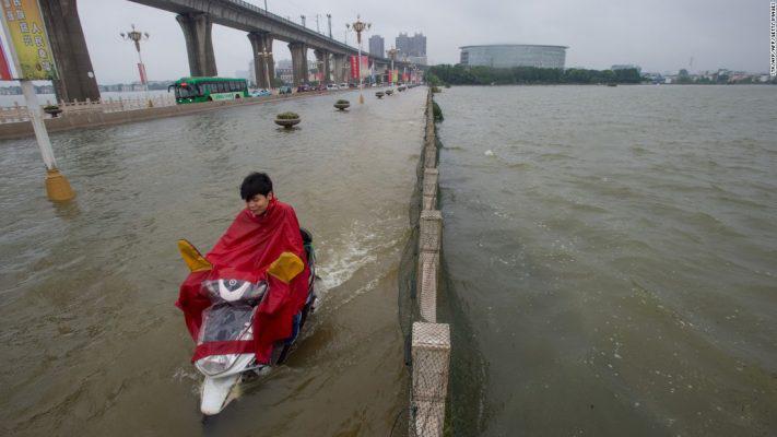 160704110945-02-china-flooding-super-169