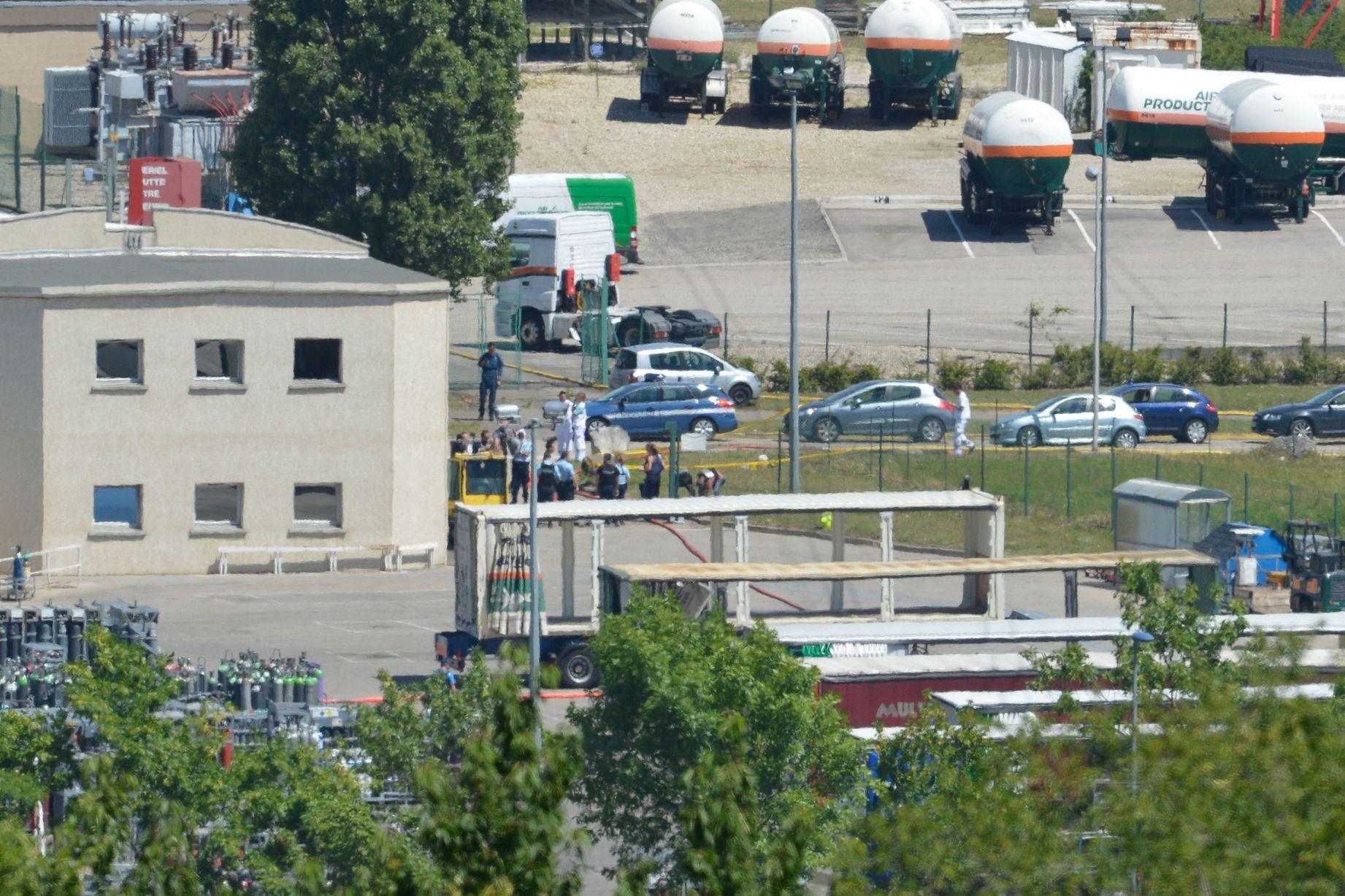 Police-at-the-scene-of-Air-Product-in-Saint-Quentin-Fallavier