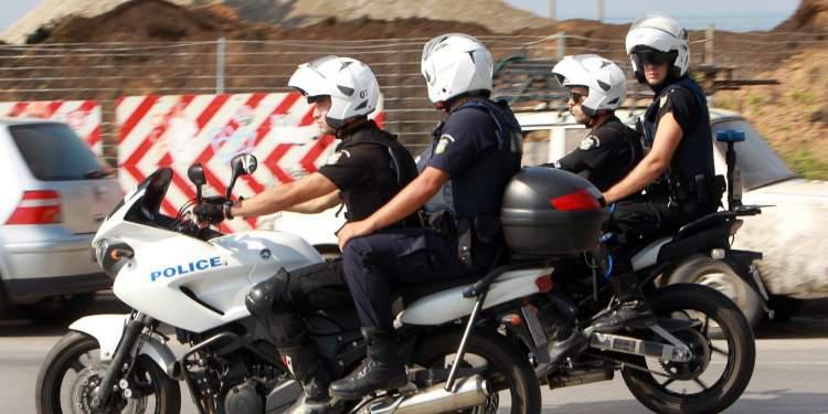 Θεσσαλονίκη: Αστυνομικοί ντύθηκαν «Άγιος Βασίλης» – Έστησαν «γέφυρα ζωής» για παιδάκι ανήμερα των γενεθλίων του
