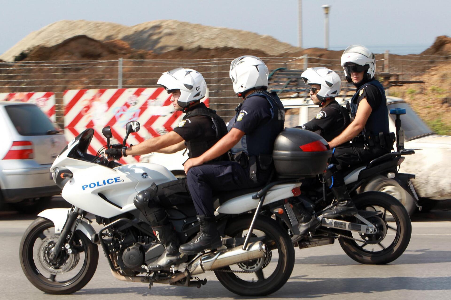 Θεσσαλονίκη: Αστυνομικοί ντύθηκαν «Άγιος Βασίλης» – Έστησαν «γέφυρα ζωής» για παιδάκι ανήμερα των γενεθλίων του