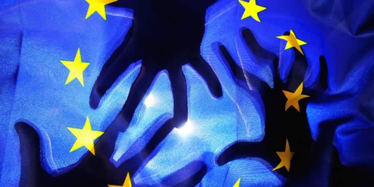 Ευρωβαρόμετρο: Οι Έλληνες είναι ο λαός με τη χειρότερη εικόνα για την ΕΕ