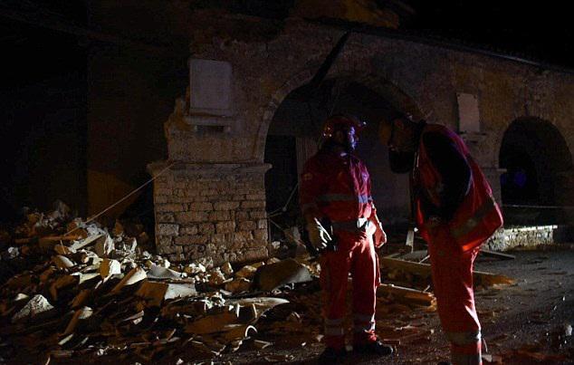italia-seismos-katastrofes-1300-13
