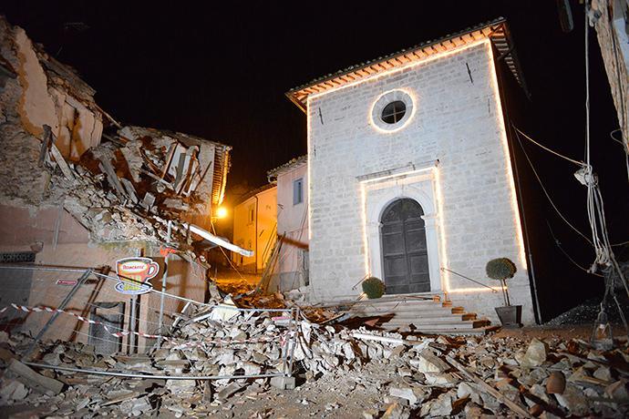 italia-seismos-katastrofes-1300-2