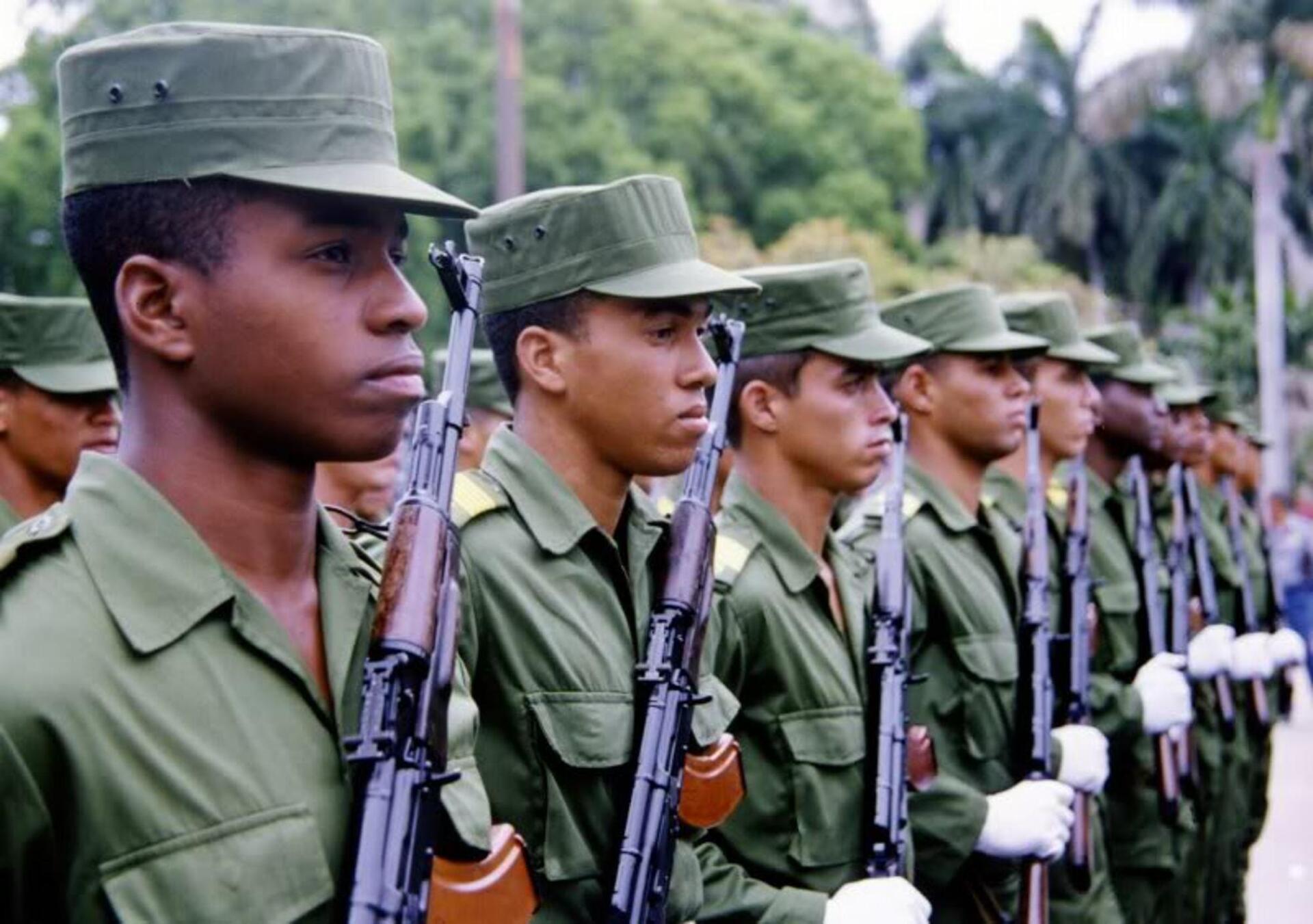 Кубинские военные. Армия Кубы. Кубинские войска. Форма кубинской армии. Солдаты Кубы.