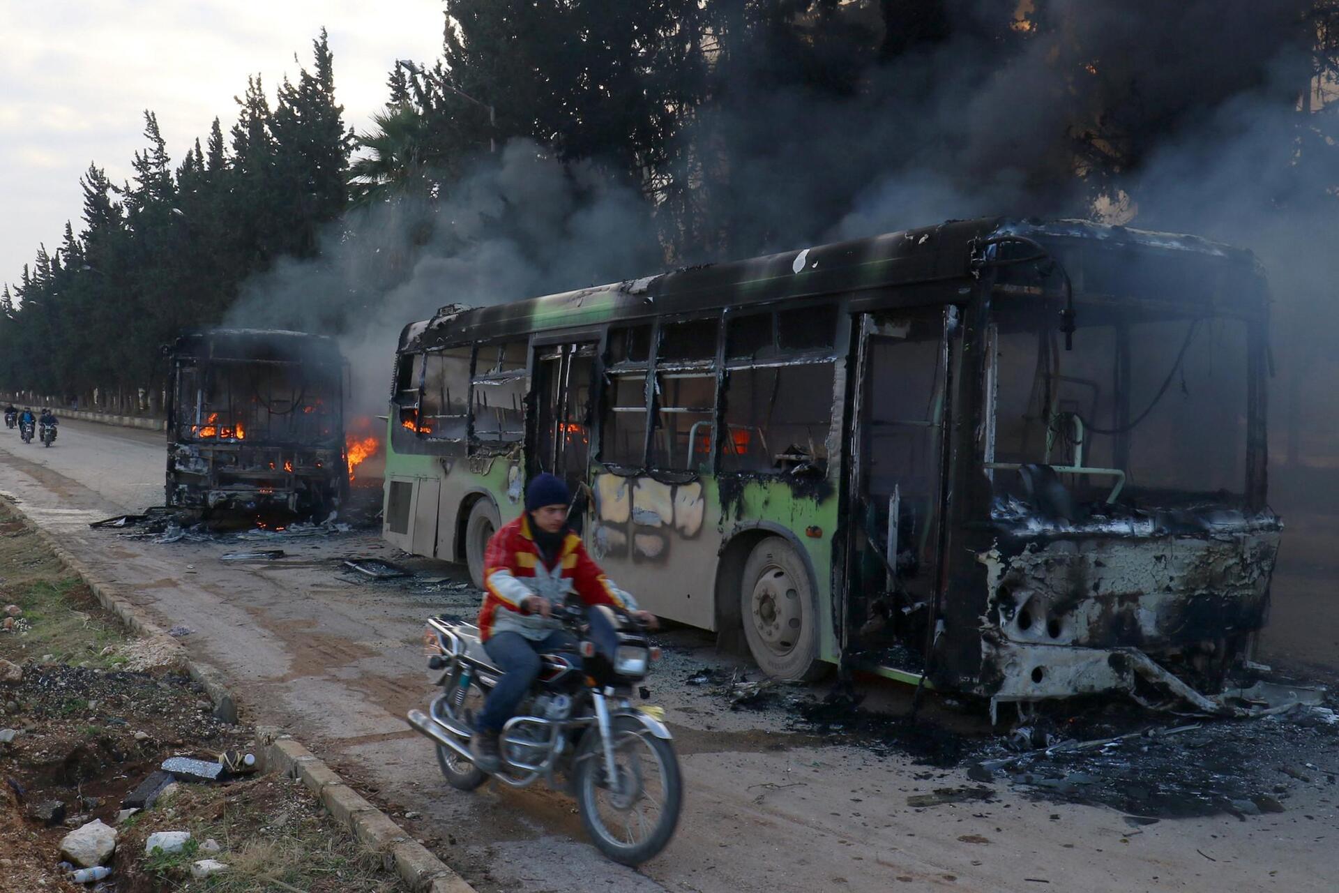 Αντάρτες επιτέθηκαν στα λεωφορεία που θα απομάκρυναν αμάχους από το Χαλέπι