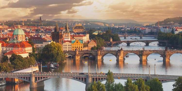 Η Πράγα «πνίγεται» στους τουρίστες: Έχει 1,3 εκατ. κατοίκους και δέχεται οκτώ εκατομμύρια ξένους