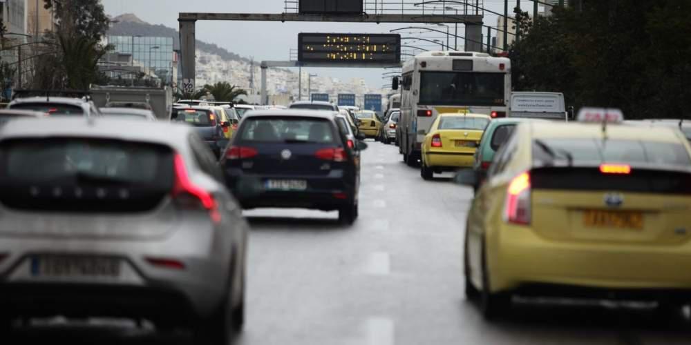 δεν έχουμε εμείς οι ίδιοι κανένα δικαίωμα να εμποδίζουμε ένα ασθενοφόρο να φτάσει στον προορισμό του επειδή θέλαμε δήθεν να φτάσουμε 10 λεπτά νωρίτερα στο σπίτι μετά το κυριακάτικο μπάνιο.