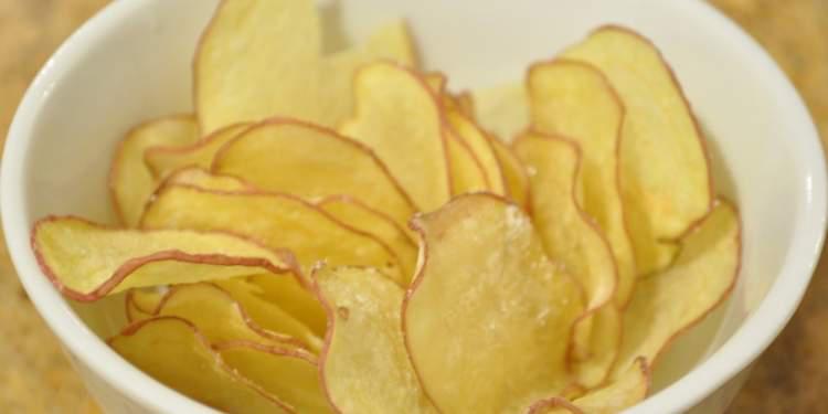 Προσοχή στο αλάτι: Τι ισχύει για πατατάκια, πίτες και γλυκά