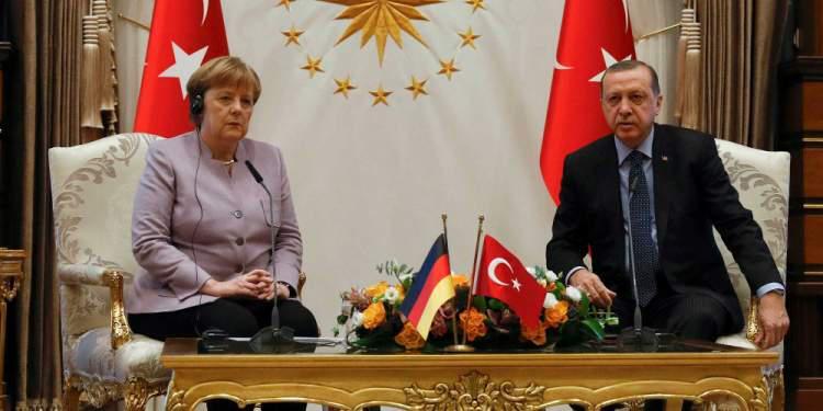 DW: Νέα συμφωνία για μεταναστευτικό θέλει ο Ερντογάν