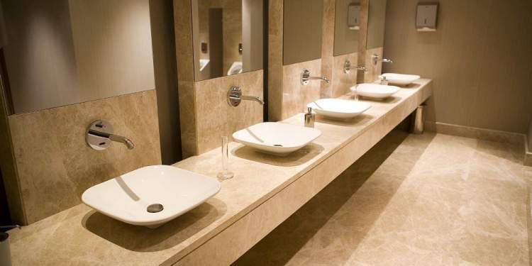 Κορονοϊός: Πόσο κινδυνεύει κανείς να κολλήσει σε δημόσια τουαλέτα;