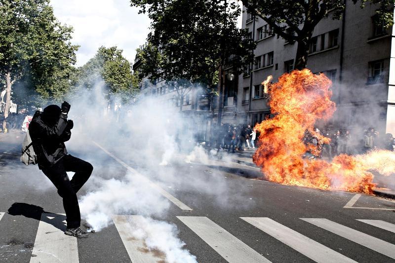 Χάος στις διαδηλώσεις για την εργατική Πρωτομαγιά στην Γαλλία