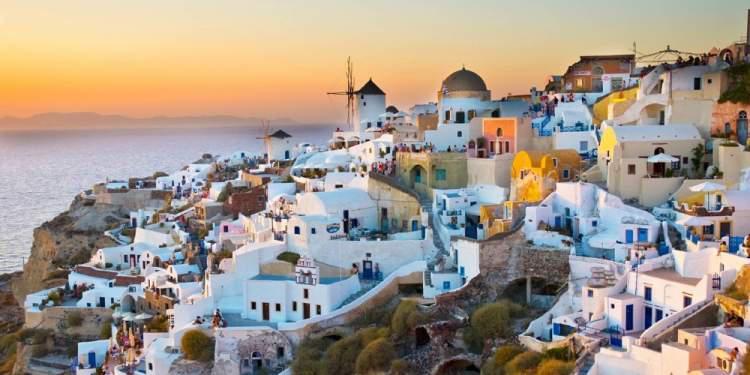 Η Daily Telegraph προτείνει τα 10 ιδανικότερα ελληνικά νησιά για επίσκεψη