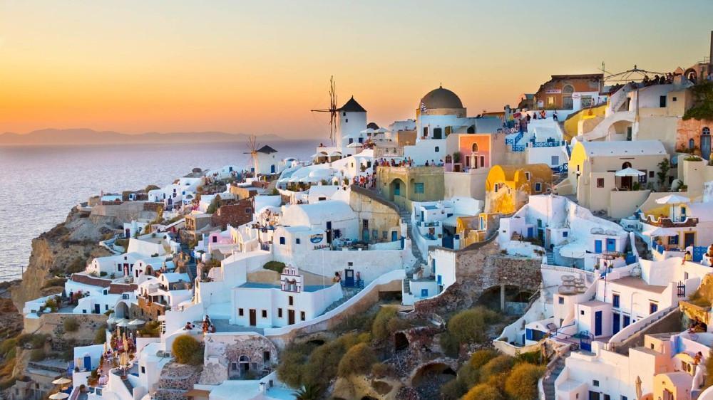 Η Daily Telegraph προτείνει τα 10 ιδανικότερα ελληνικά νησιά για επίσκεψη
