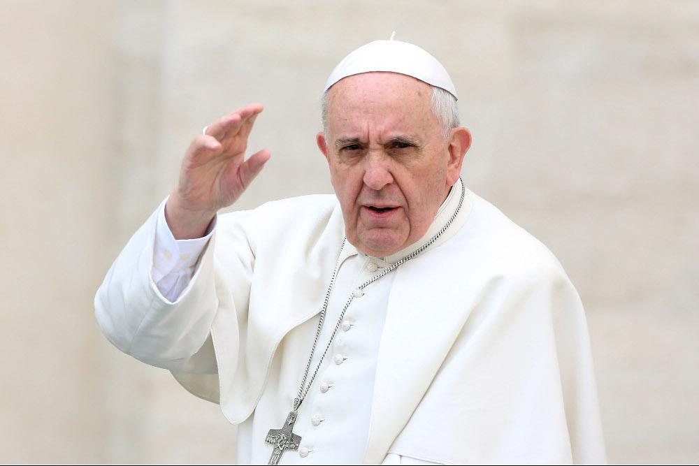 Απίστευτο: Ο πάπας Φραγκίσκος… Σούπερμαν τώρα και σε T-shirt [εικόνες]