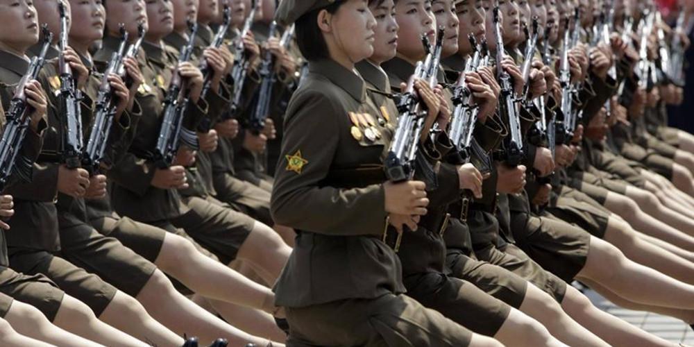 Στη Βόρεια Κορέα κόβουν την περίοδο στις γυναίκες στο στρατό