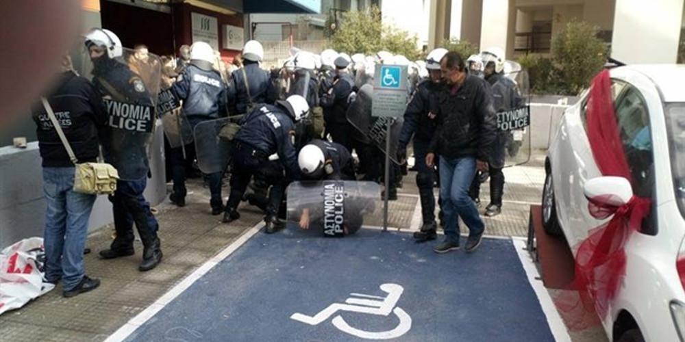 Επεισόδια και συλλήψεις σε διαμαρτυρία απολυμένων από σούπερ μάρκετ στα Ιωάννινα