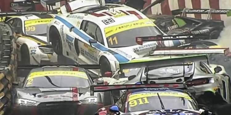 Απίστευτη καραμπόλα σε αγώνα FIA GT World Cup [βίντεο]