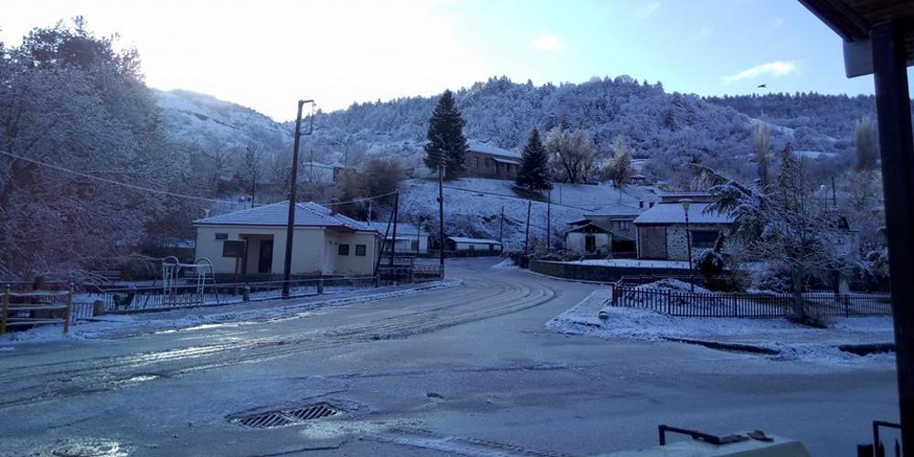 Εφυτασαν τα χιόνια - Στα «λευκά» Καστοριά, Καλαμπάκα και Φλώρινα [εικόνες & βίντεο]