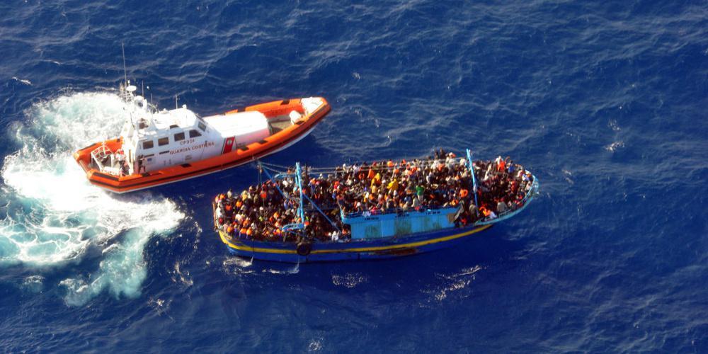 Διασώθηκαν 800 μετανάστες σε 12 ώρες στην κεντρική Μεσόγειο - Δύο νεκροί