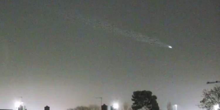 Μετεωρίτης πέρασε κοντά από αεροπλάνο στο Χίθροου [βίντεο]