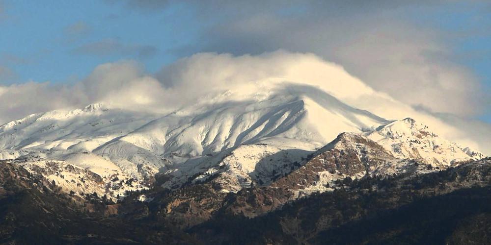 Χιόνια στα ορεινά και χαλαζόπτωση στο κέντρο της Πάτρας