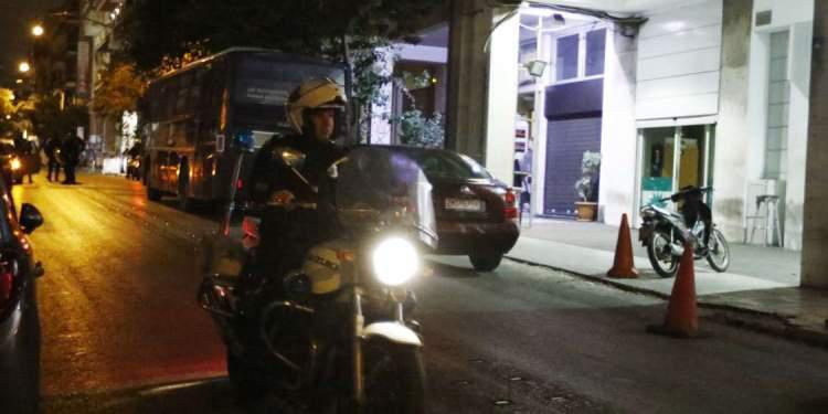 Στο νοσοκομείο αστυνομικός που αυτοπυροβολήθηκε τα ξημερώματα στα γραφεία του ΠΑΣΟΚ