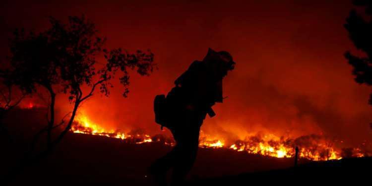 Συνεχίζεται το δράμα στην Καλιφόρνια: 7.000 άνθρωποι άφησαν τα σπίτια τους από την πυρκαγιά