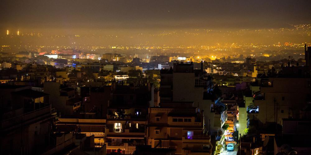 «Αποπνικτικά» Χριστούγεννα: Αιθαλομίχλη σκέπασε την Αθήνα