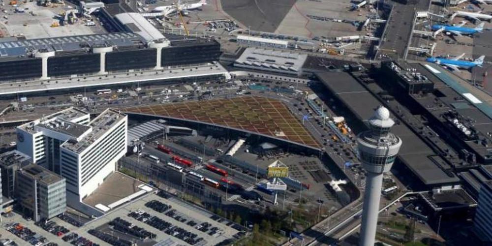 Πανικός στο αεροδρόμιο του Άμστερνταμ: Αστυνομικοί πυροβόλησαν άνδρα που κρατούσε μαχαίρι