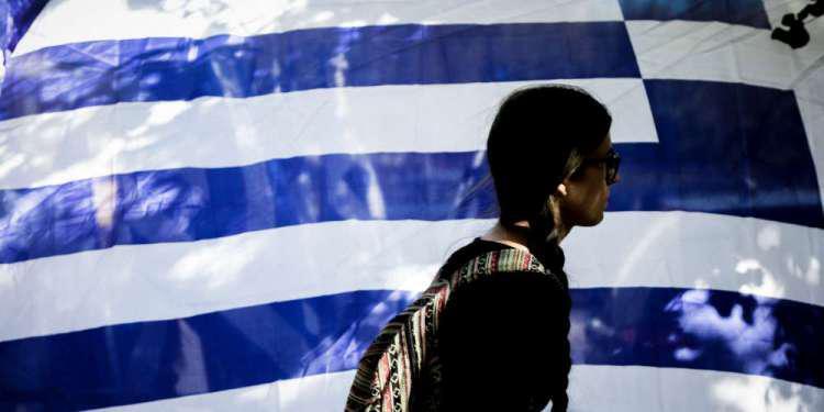 Η κυβέρνηση ετοιμάζει 850.000 ελληνοποιήσεις μεταναστών