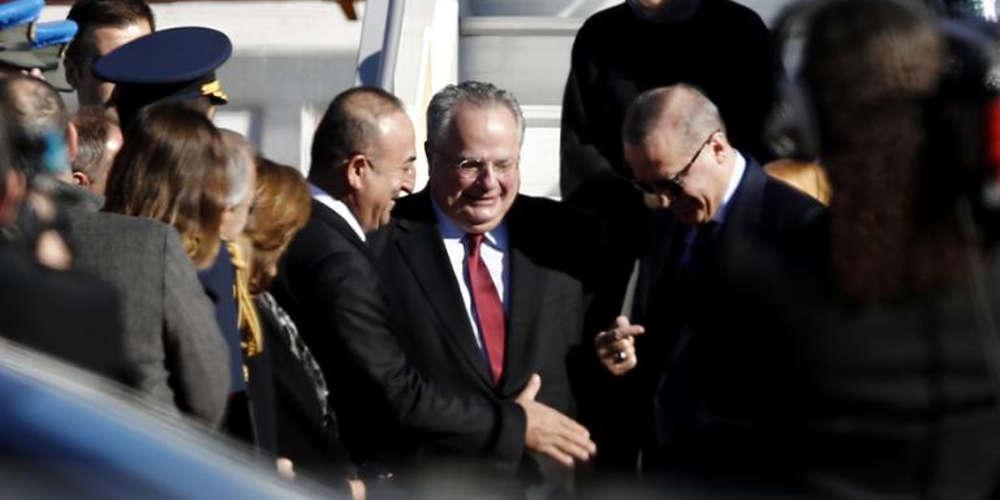 Γιατί έβαλαν τα γέλια Ερντογάν και Κοτζιάς κατά την υποδοχή του Τούρκου προέδρου [βίντεο]