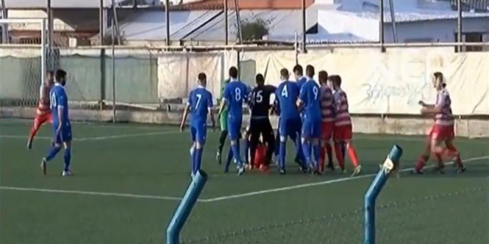 Άγριος καβγάς σε ποδοσφαιρικό αγώνα στην Κρήτη [βίντεο]