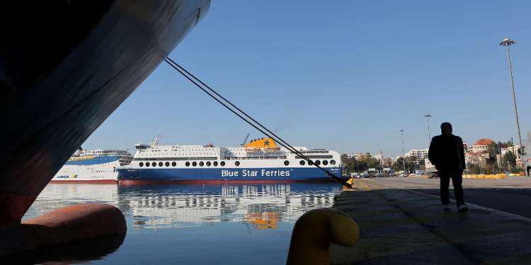 Δεμένα στα λιμάνια τα πλοία την Τετάρτη λόγω απεργίας της ΠΝΟ