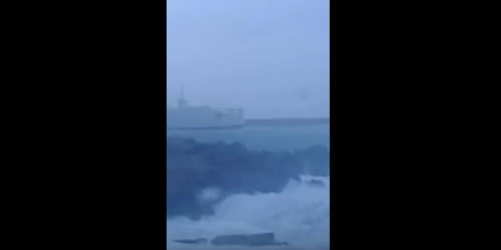 Εντυπωσιακό βίντεο: Η προσπάθεια του Κρήτη ΙΙ να δέσει στο λιμάνι του Ηρακλείου