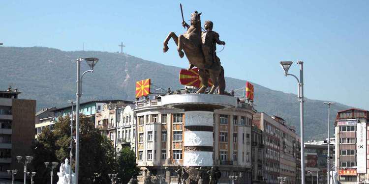 ΠΓΔΜ: Το μνημείο του Μ. Αλέξανδρου δεν θα κατεδαφιστεί, θα μετονομαστεί