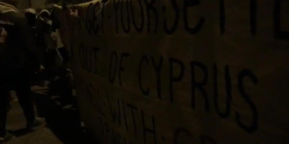 Συνελήφθησαν 57 Κύπριοι φοιτητές έξω από την τουρκική πρεσβεία στην Αθήνα [βίντεο]