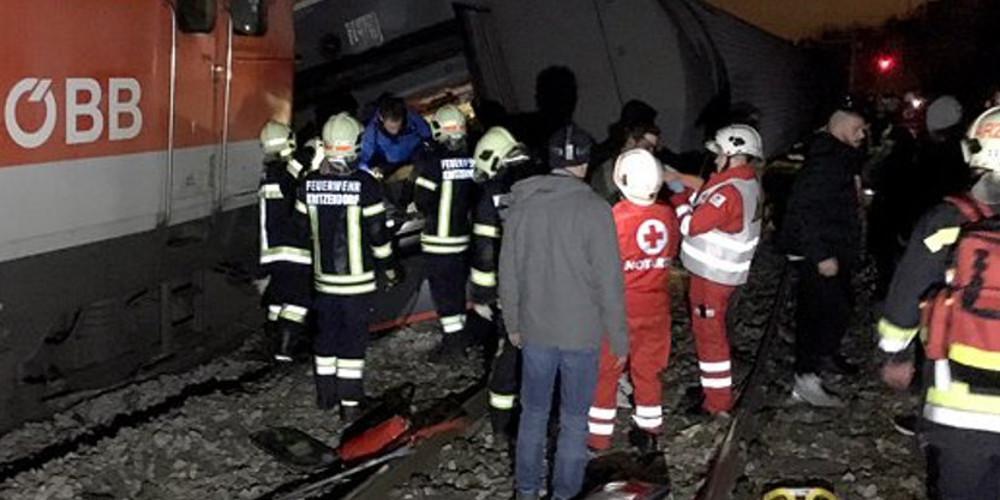 Ένας νεκρός και δεκάδες τραυματίες από τη σύγκρουση δύο τρένων στην Αυστρία