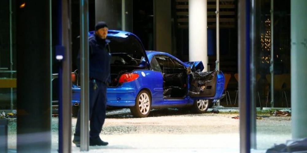 Τρόμος στο Βερολίνο: Αυτοκίνητο κινούμενη «βόμβα» εισέβαλε στα γραφεία του SPD!