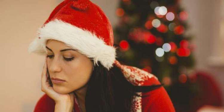 Ψυχολόγος απαντά γιατί μελαγχολούμε τα Χριστούγεννα