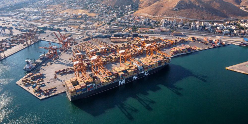 Το λιμάνι του Πειραιά αναμένεται να ξεπεράσει τη Βαλένθια στη διακίνηση κοντέινερ στη Μεσόγειο