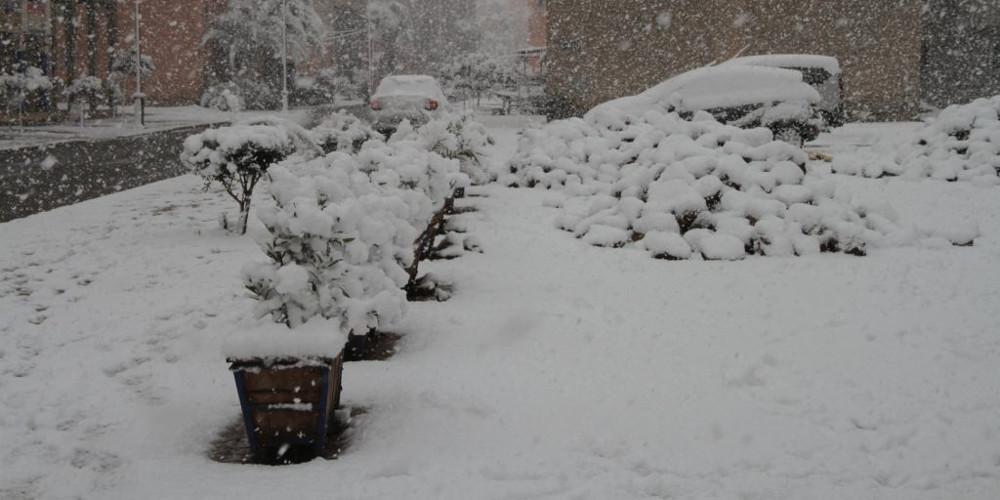 Ο καιρός τρελάθηκε: Χιονίζει στο Μαρόκο [εικόνες]