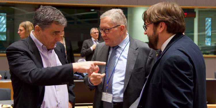 Συμφωνία στο Eurogroup αλλά η μείωση στο αφορολόγητο «κληρώνει» τον Μάιο