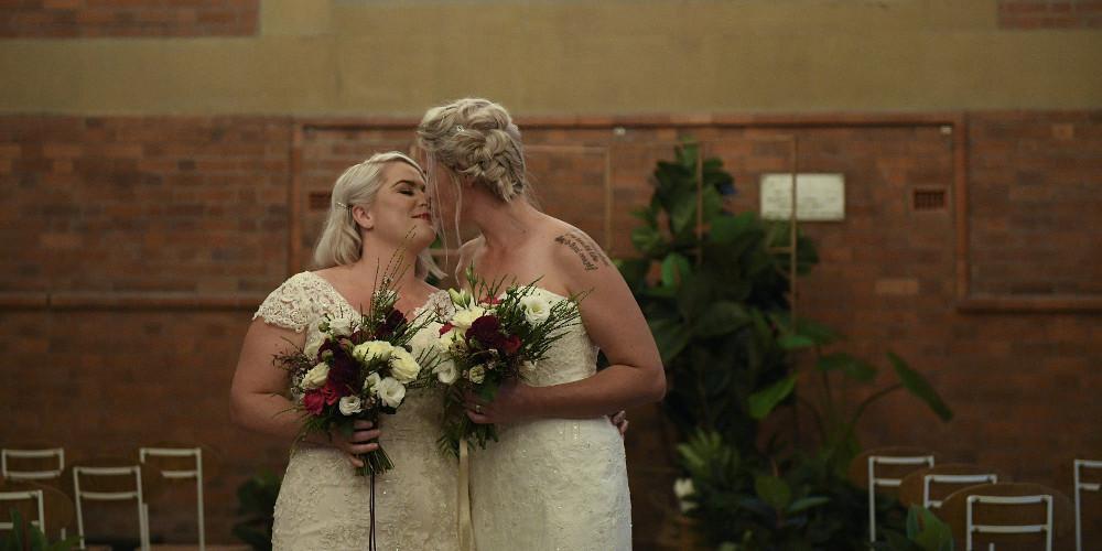 Φρενίτιδα από γάμους ομόφυλων ζευγαριών μετά τα μεσάνυχτα στην Αυστραλία