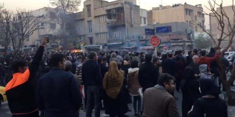 Στο αίμα «πνίγηκαν» οι αντικυβερνητικές διαδηλώσεις στο Ιράν - Τουλάχιστον δέκα νεκροί [βίντεο]