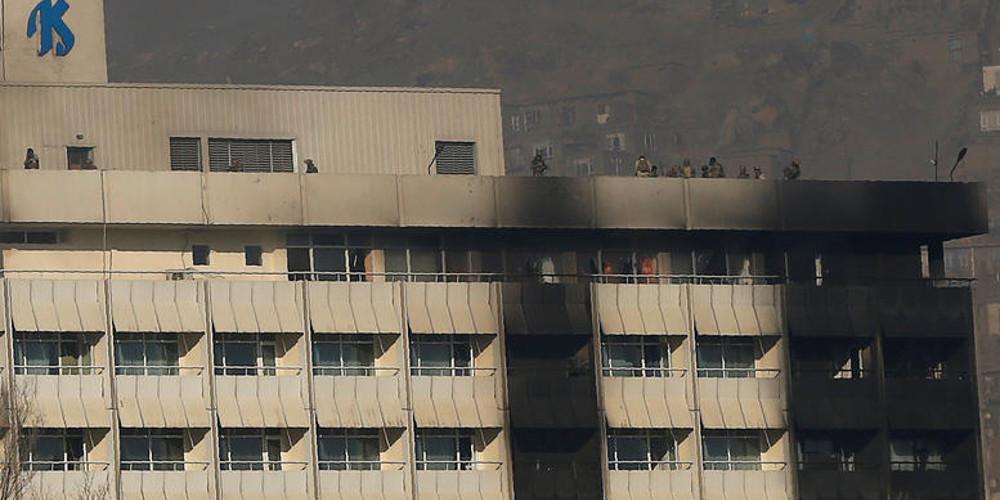 Μετρούν ακόμα πτώματα από το ξενοδοχείο στη Καμπούλ, 40 οι νεκροί