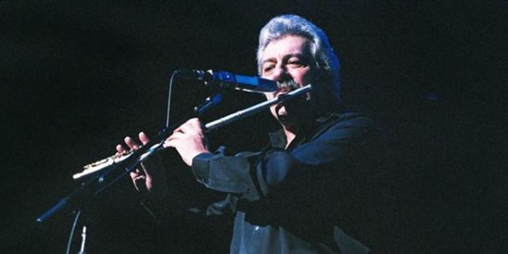 Πέθανε στα 76 του ο τραγουδιστής Ρέι Τόμας των Moody Blues