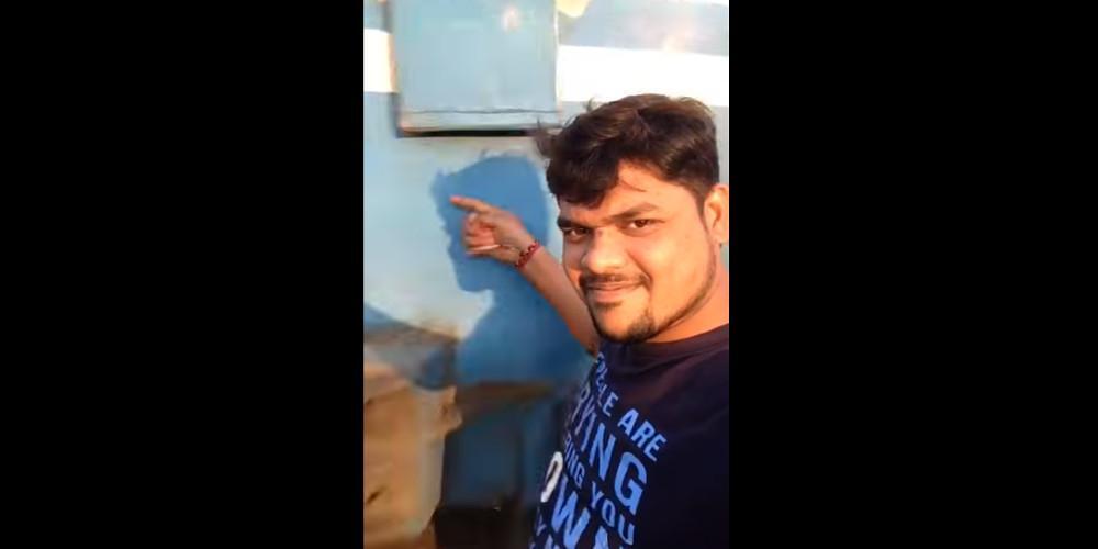 Βίντεο-σοκ: Στήθηκε για να βγάλει selfie στις γραμμές και τον χτύπησε το τρένο